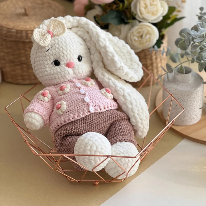 Crochet Bunny Bella + Outfit – 2 Patterns in 1